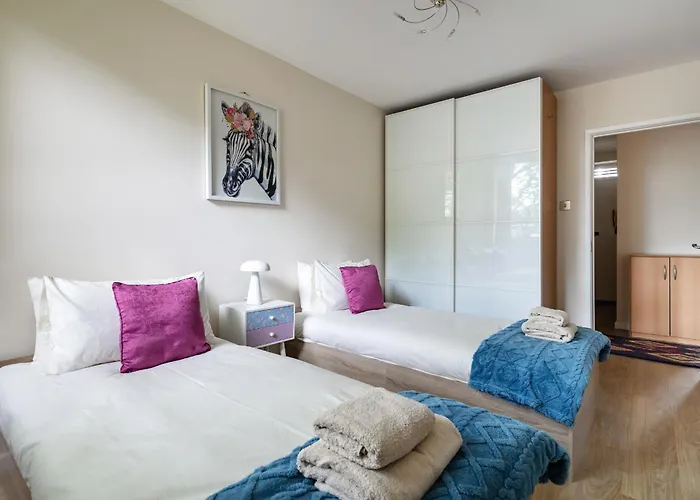 2Bdr Apt Steps To Battersea Park