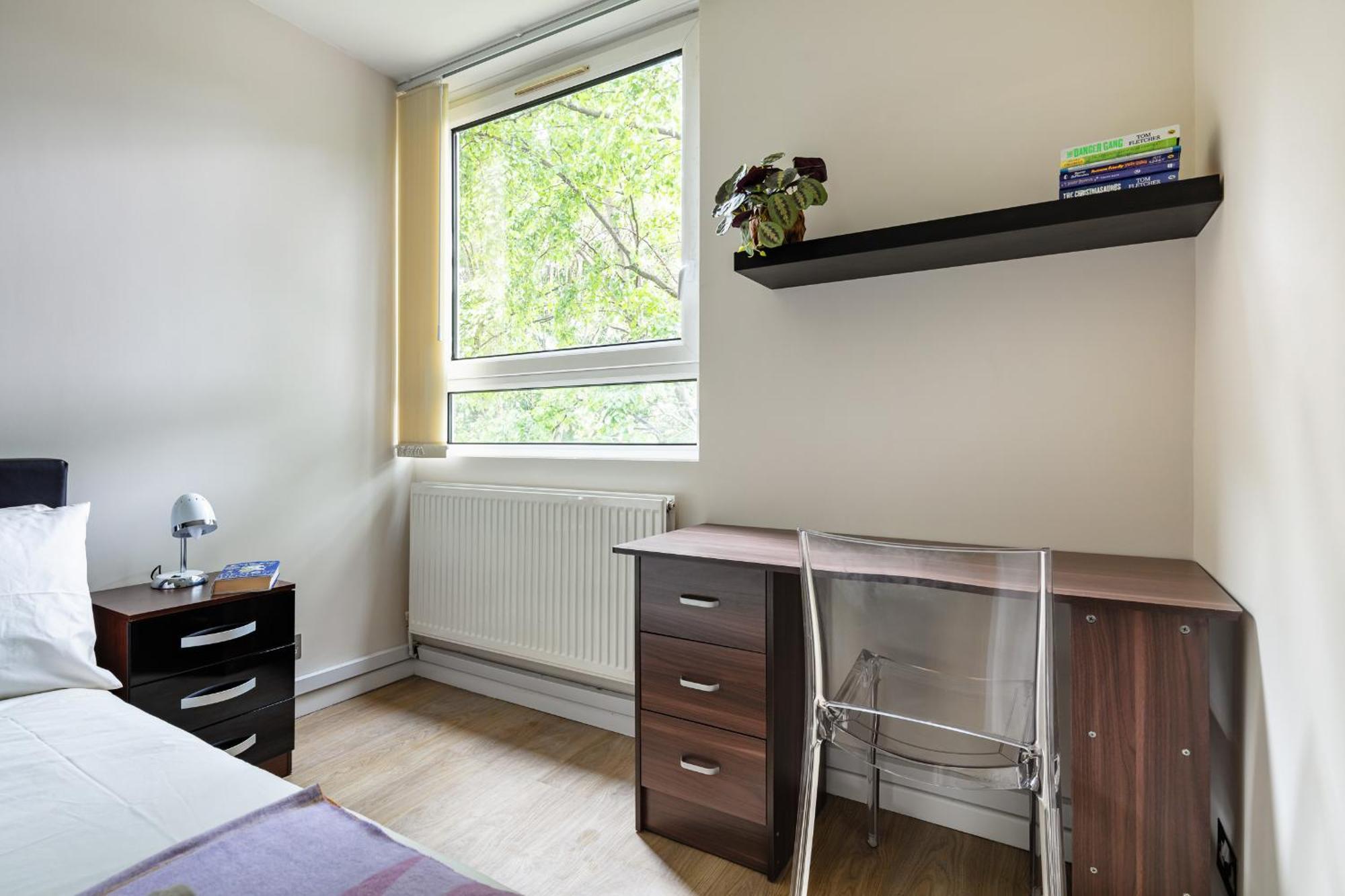 2bdr Steps To Battersea Park *