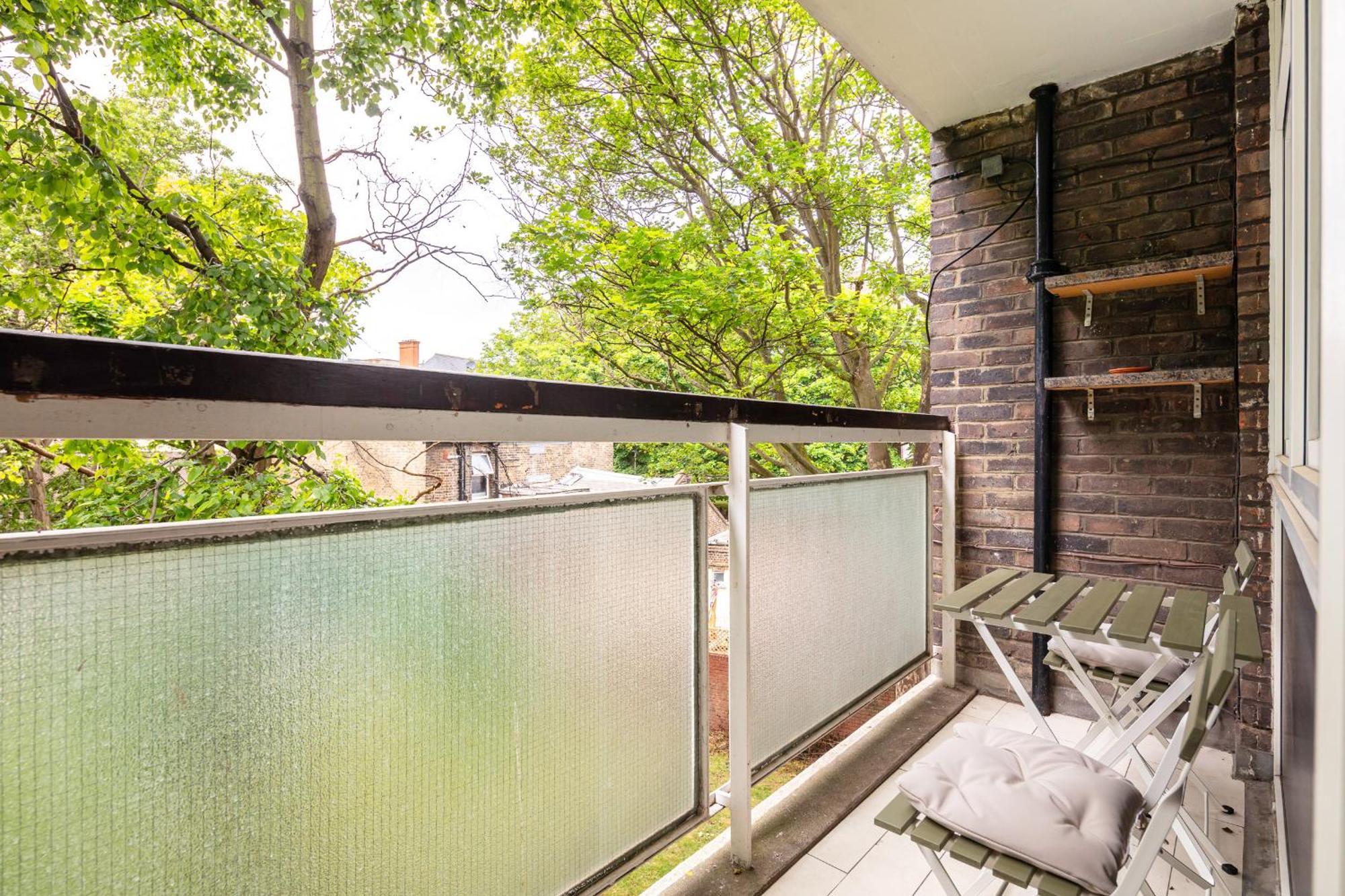 2bdr Steps To Battersea Park * London